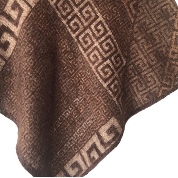 Greek keyhole pattern eyelash yarn poncho - Picture 4 of 4